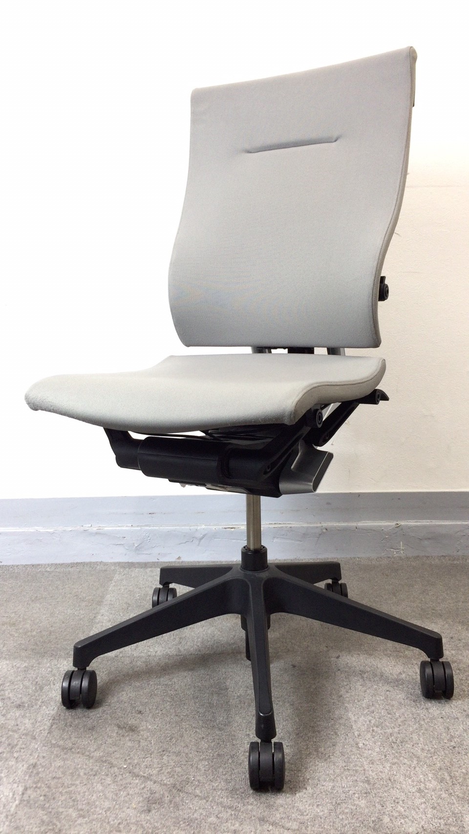 【KS】[在庫入れ替えセール！\28,000→\12,500]オフィスチェア　肘無　イトーキ　スピーナチェア[マネジメントクラスチェアとして最適!] [Ω]
                        スピーナ
                                    中古
            