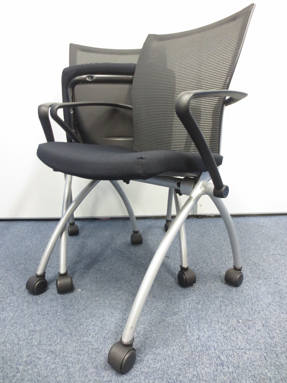 【セット商品】デザイン性の高いセミナーチェアが２脚でのご提案！！ヘイワースx99のセミナーチェア！【ネスティング】【ブラック】
                        
                                    中古
            