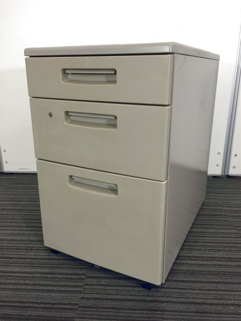 【在庫入替】コクヨ製BSシリーズの3段ワゴン　デスク周りの収納に最適！　落ち着いた色味です
                        BS+
                                    中古
            