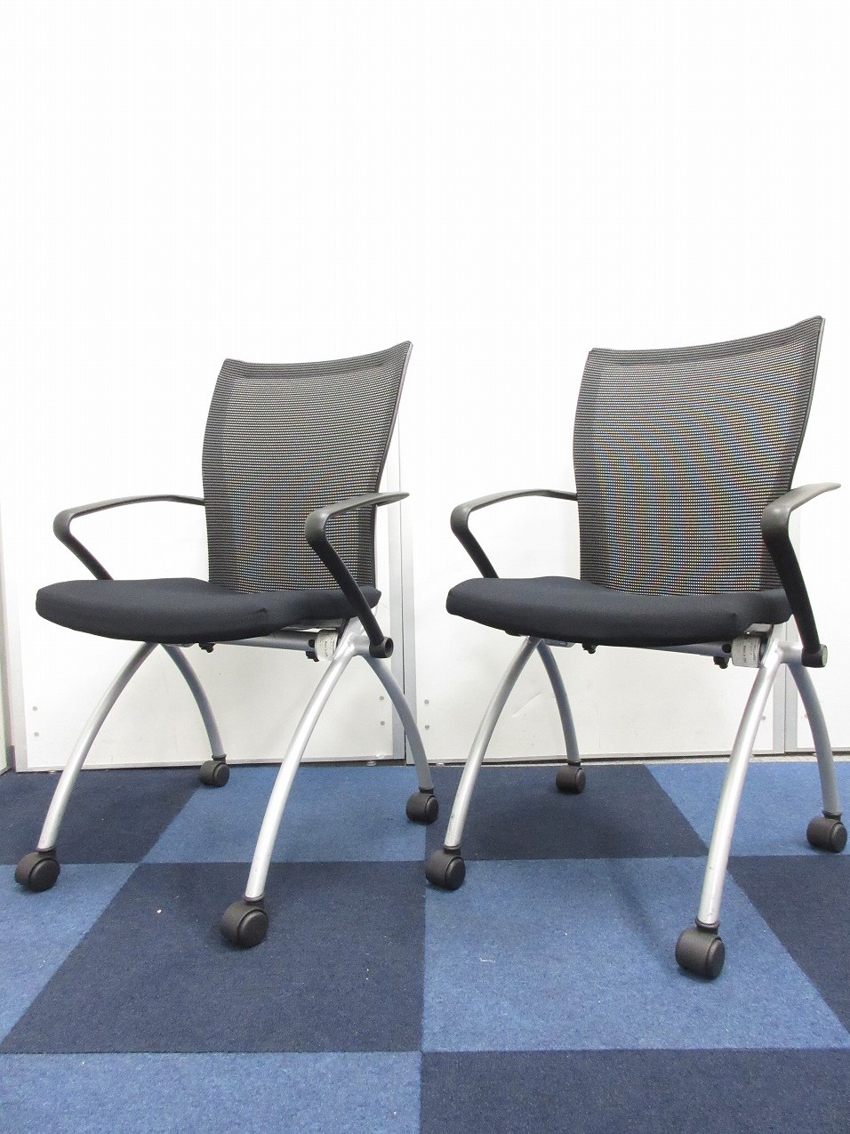 【人気のネスティングチェア2脚セット！！】まとめて揃いで会議室用などにいかがでしょうか！【ＨＡＷＯＲＴＨ製】【Ｘ64】
                        Ｘ64
                                    中古
            