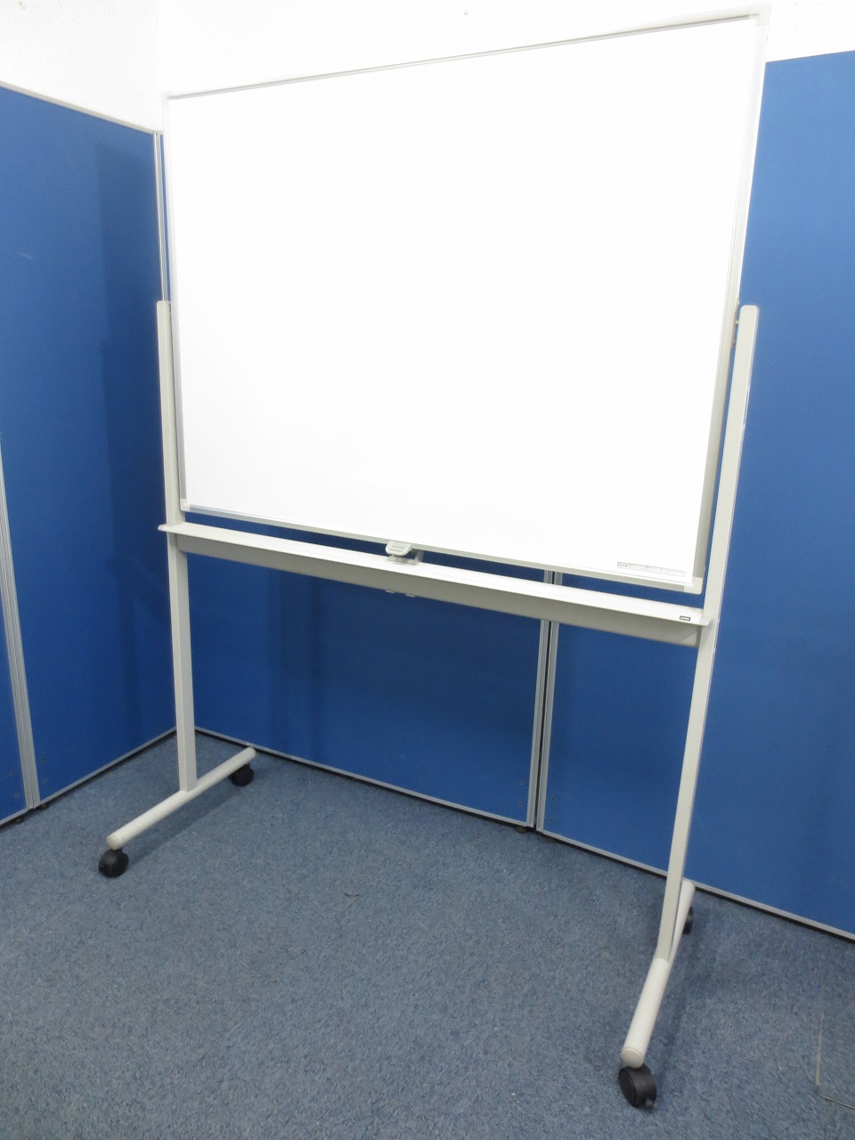 【内田洋行社製】オフィスの必需品　会議室や事務所などに！
                        
                                    中古
            