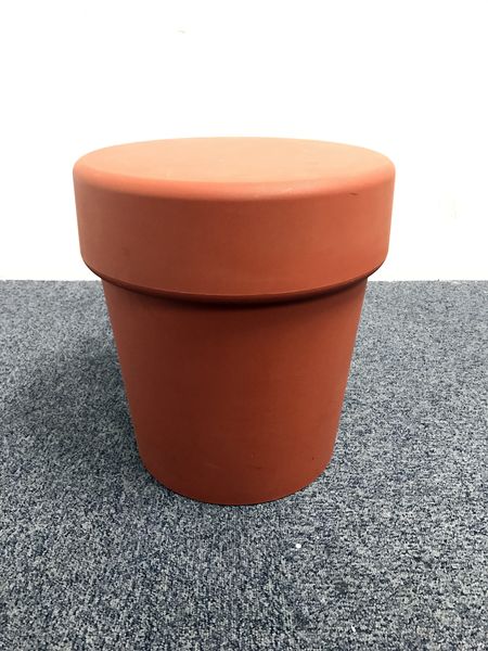 【デザイナーズ家具】【Shin Azumi】【フロアラウンジ】【グッドデザイン賞受賞】ディープオレンジ色｜ちょっとしたアクセントになるスツール
                        
                                    中古
            