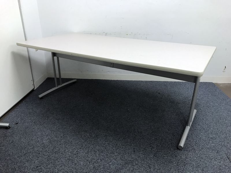 【在庫一掃セール実施中！】【ミーティングテーブル在庫過多につき】6名様推奨の広々テーブル
                        
                                    中古
            