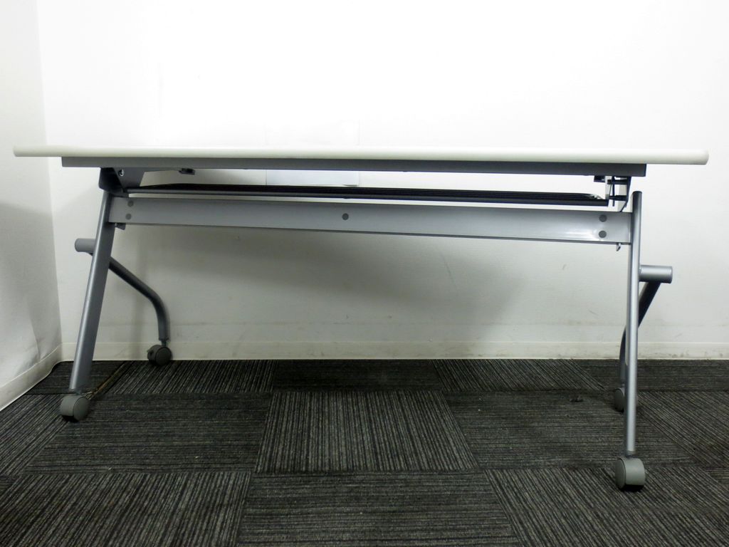 【3台入荷！】キャスター付サイドスタックテーブル　幕板無
                        KS
                                    新古品
            