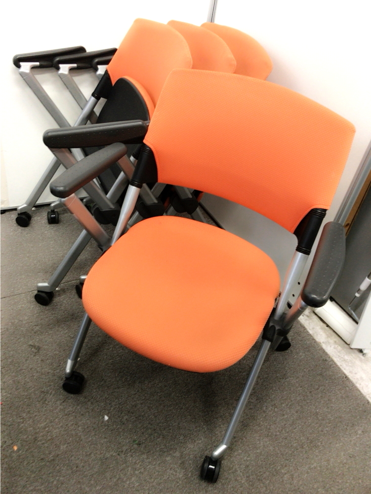 【4脚セット】休憩スペース、会議用、セミナー用と多用途にお使い頂けます！重ねて収納も便利な優れもの！
                        リータ
                                    中古
            