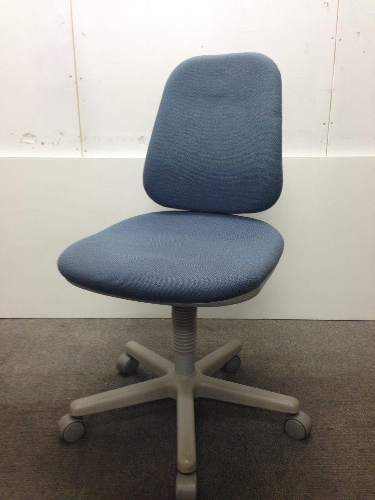 【在庫処分品\4.000→\800】赤字覚悟で頑張ります！！！【コクヨ製】肘無しオフィスチェア【バイオテック3】
                        バイオテック3
                                    中古
            