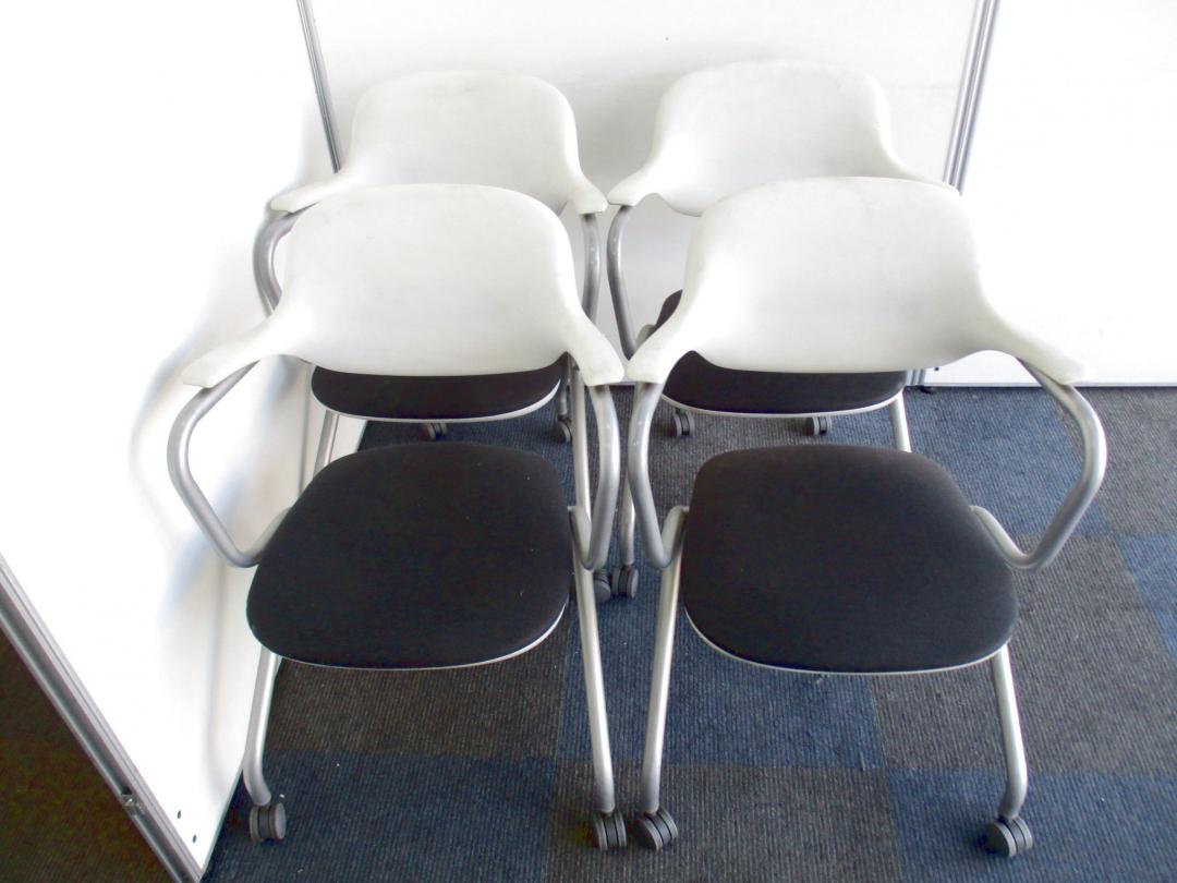 【4脚セットでお買い得！】サンケイのネスティングチェア　ブラック【セット販売】
                        
                                    中古
            