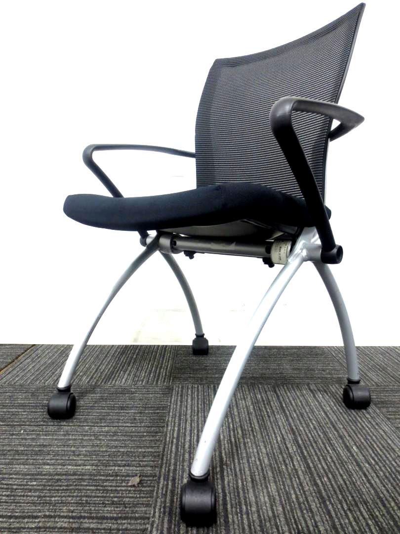 【状態良好!!】【HAWORTH製ミーティングチェア】■ブラック■ネスティング式【6脚入荷!!】
                        
                                    中古
            