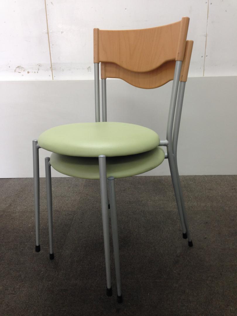 【セット商品】可愛い色のスタッキングチェア！
                        
                                    中古
            