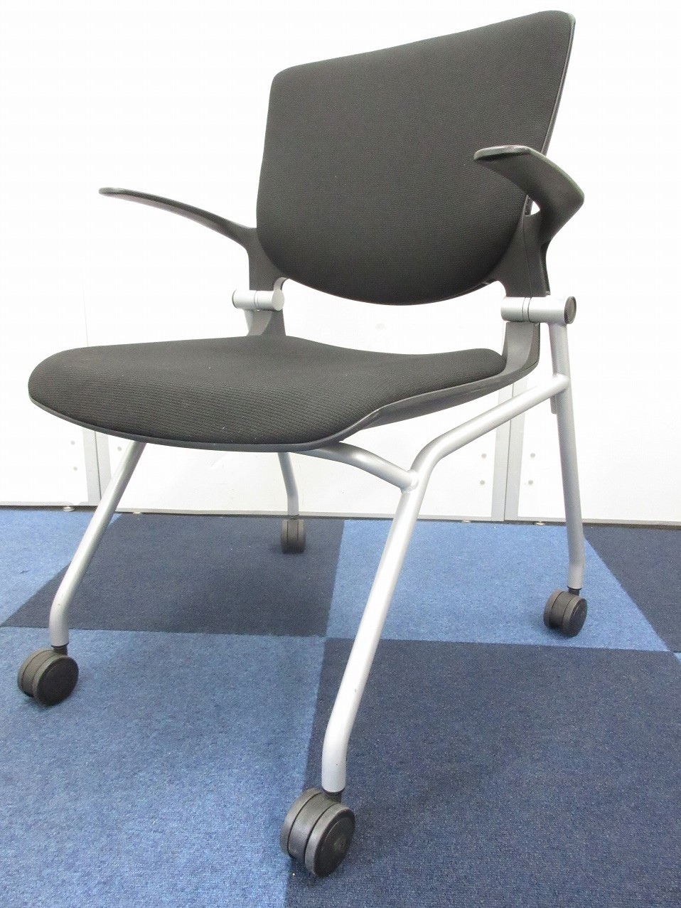 【オカムラ製のミーティングチェア！！】デザイン性も高く、キャスター付きで移動も楽々可能なグラータチェア！！
                        グラータ
                                    中古
            