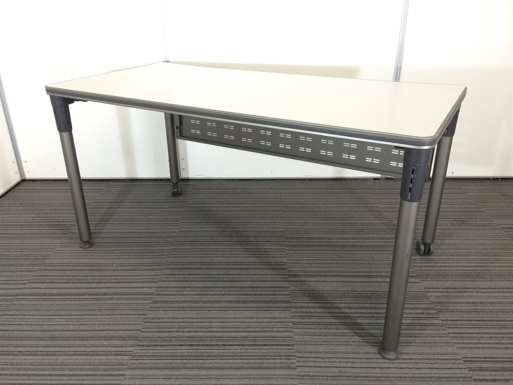 オカムラ製ワークテーブル　天板が配線を通しやすくするため独特な形状です
                        その他シリーズ
                                    中古
            