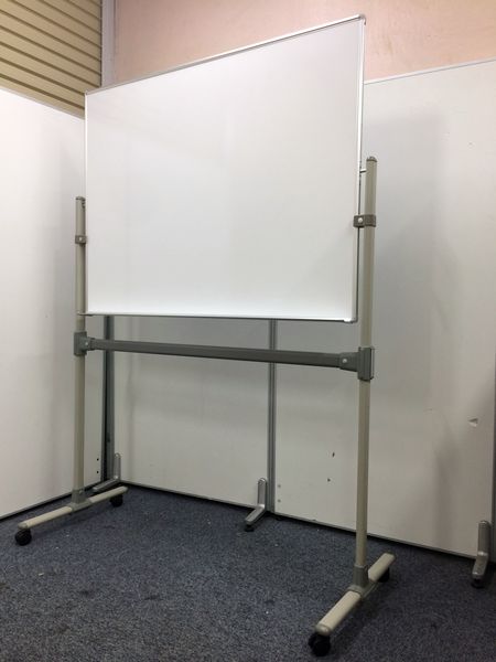【未使用で状態良好】プラス製　脚付きホワイトボード　片面無地【新古品】
                        その他シリーズ
                                    新古品
            
