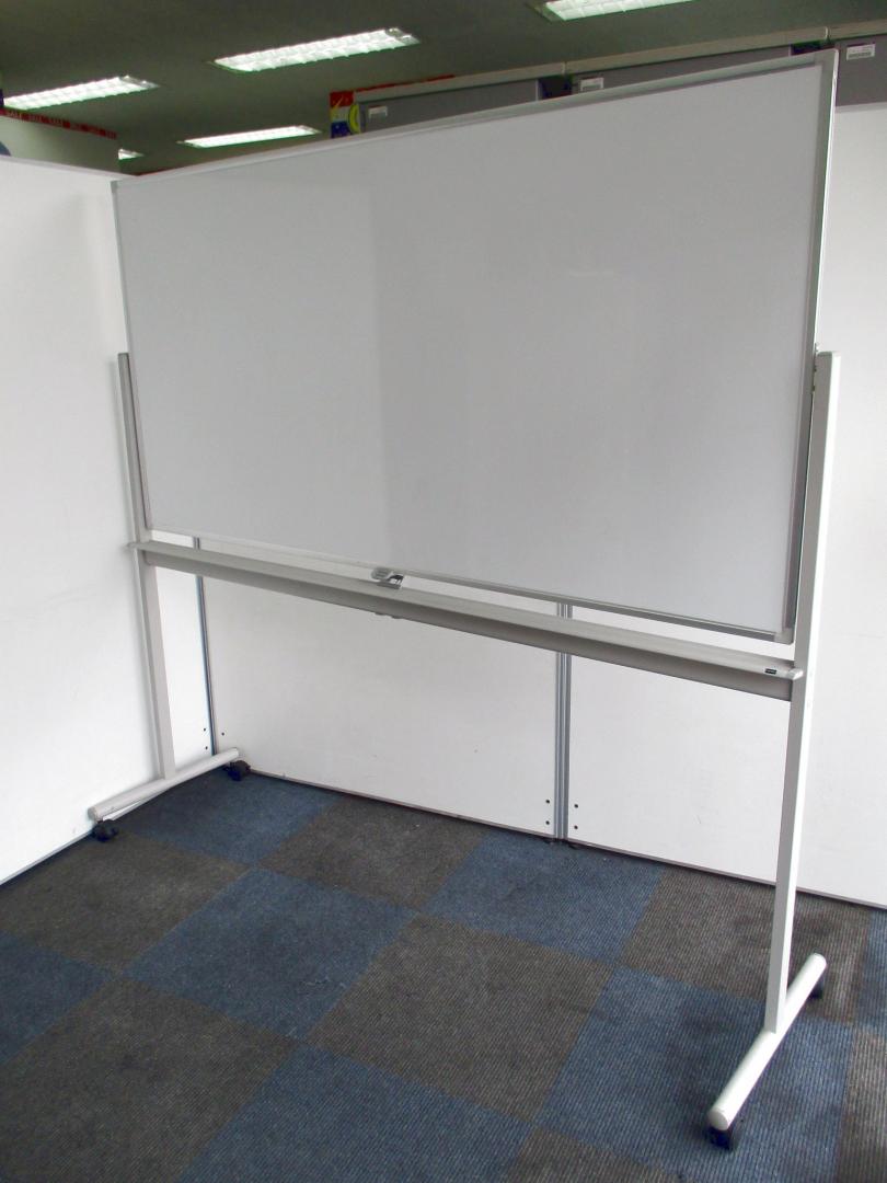 【幅1800mmの両面ホワイトボード！】会議の際の必需品！【内田洋行製！】
                        
                                    中古
            