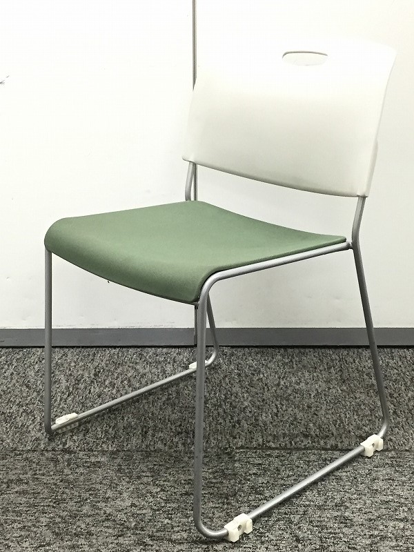 【ロット入荷！】ツートーンカラーのスタッキングチェアがロットで入荷！
                        
                                    中古
            