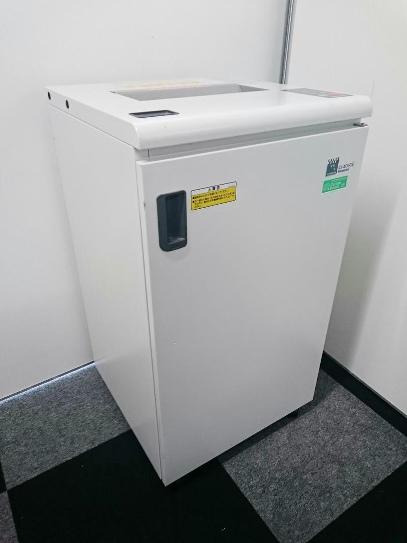 【76ℓ大容量の業務用シュレッダー】書類整理に大活躍！キャスターも付いているので移動も楽々！
                        SX-406CE
                                    中古
            