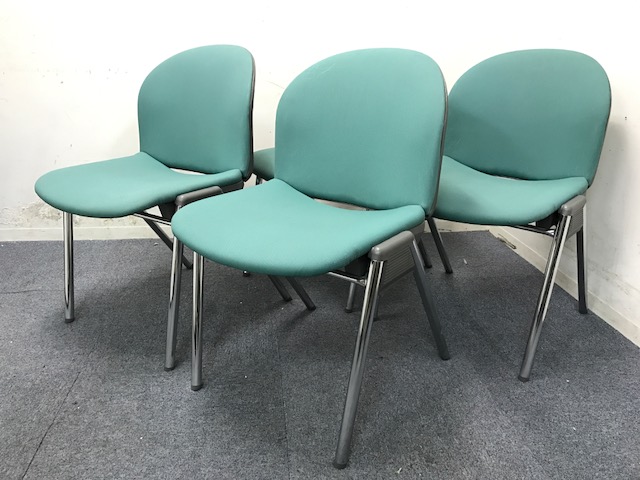 【セット商品！】スタッキングチェア4脚セット|会議用に是非どうぞ！数揃います！！
                        イクスチェアー
                                    中古
            