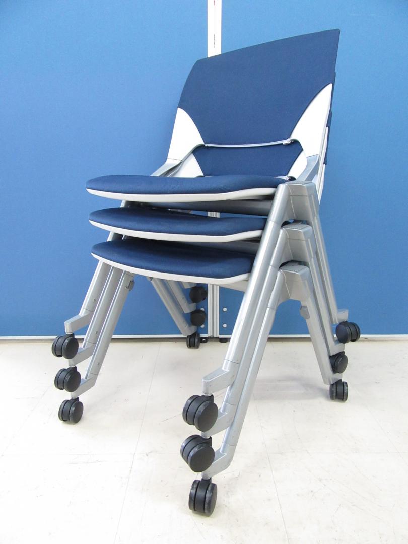 [単品購入￥6,000⇒セット購入￥4,000]内田洋行(UCHIDA) ミーティングチェア3脚セット FM-320C■垂直・平行と2種類のスタック収納可能!!■どんなシーンにも合わせやすいブルーカラーです!![ネスタブル] 
                        
                                    中古
            