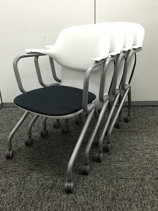 折り畳んで収納可能なネスティングチェアがロットで入荷！！
                        
                                    中古
            