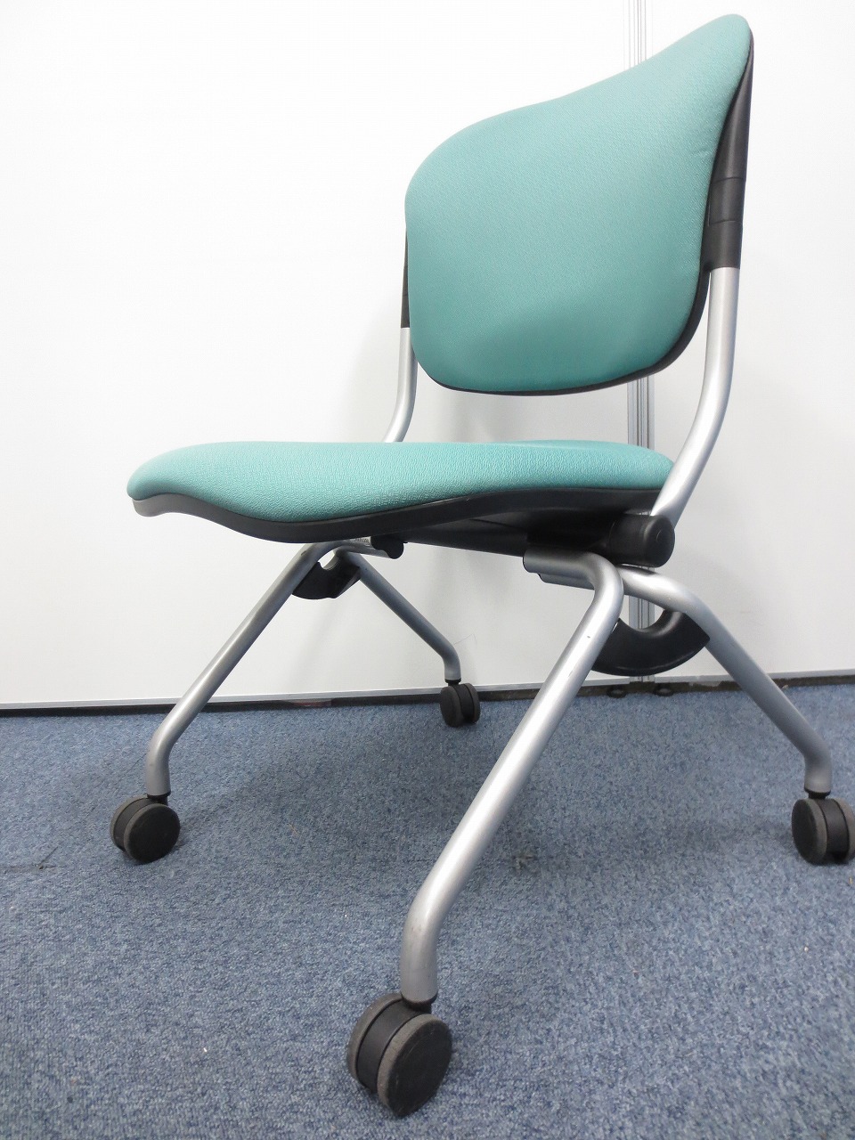 【急な対応に移動ラクラク！オカムラ製ネスティングチェアは如何でしょうか？】
                        ピレッティコレクション
                                    中古
            