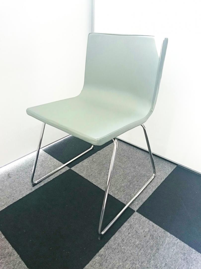 【シンプルで珍しい色合いのチェア】IKEA製【待合室などにオススメ】
                        
                                    中古
            