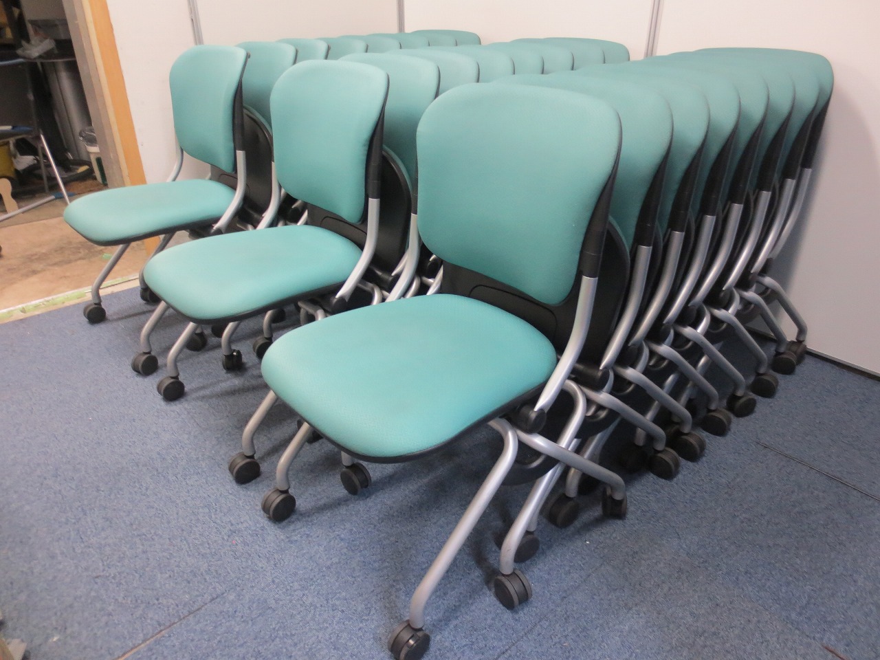 【セット商品！】お得なチェア２４脚セット！まとめてご検討は如何でしょうか？
                        
                                    中古
            