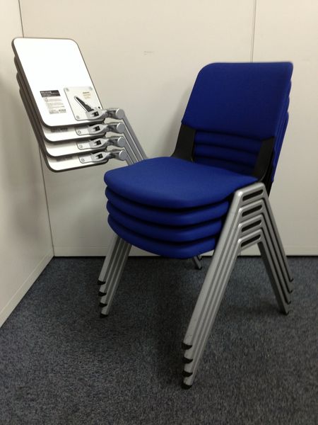 【レアなメモ台付き！4脚セット！！】コクヨ製の頑丈なメモ台つきのスタッキングチェアー入荷しました！！
                        
                                    中古
            