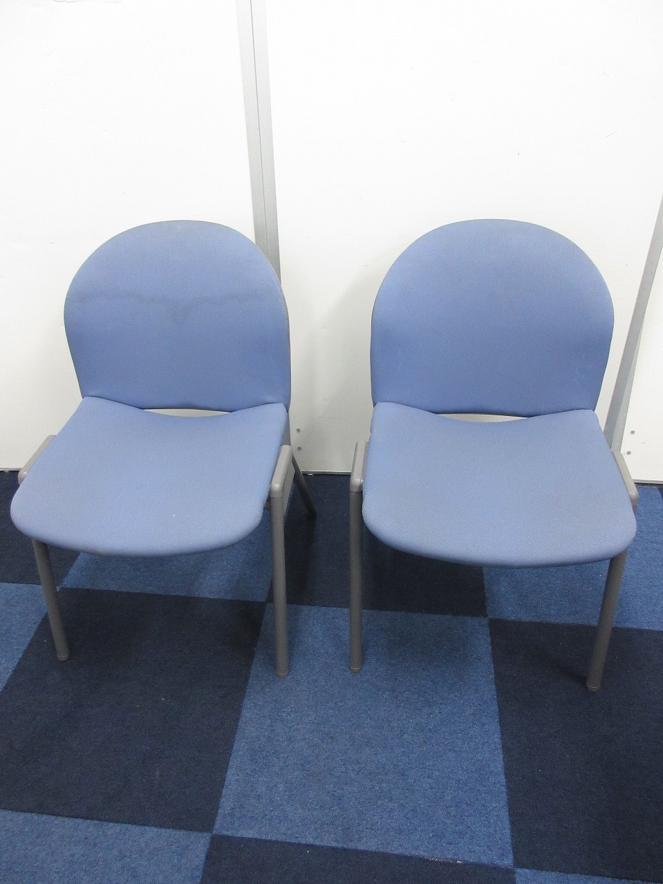 【2脚セット!!】重ねて省スペース化可能なコクヨ製スタッキングチェア！！
                        IX　CHAIRイ(イクスチェアー)
                                    中古
            