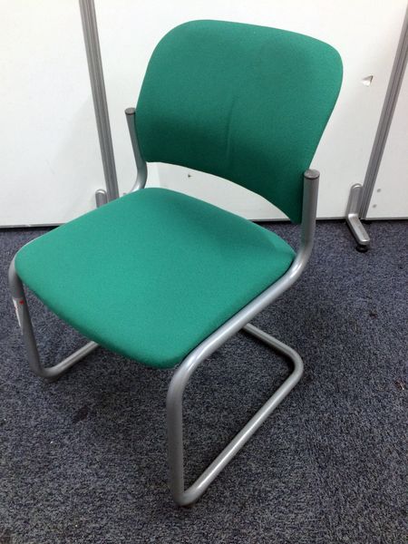 綺麗なグリーン色　4脚入荷
                        その他シリーズ
                                    中古
            