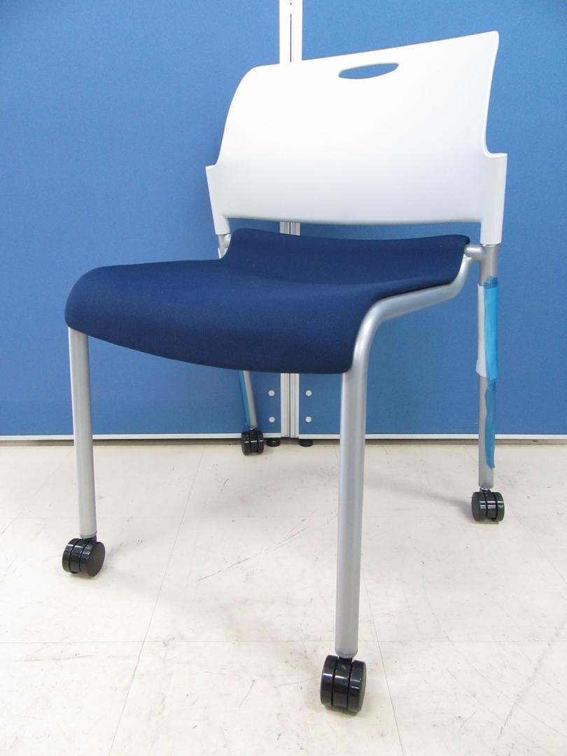 [9脚⇒残り1脚につき特別価格!!]内田洋行(UCHIDA) スタッキングチェア MF-270シリーズ■スタッキングや持ち運びが容易な軽量設計!![ダークブルー×ホワイト]
                        その他シリーズ
                                    中古
            