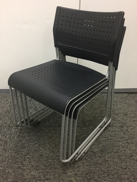 【チトセ　スタッキングチェア！　4脚セット！】ブラックのシンプルなスタッキングチェア！ 
                        
                                    中古
            