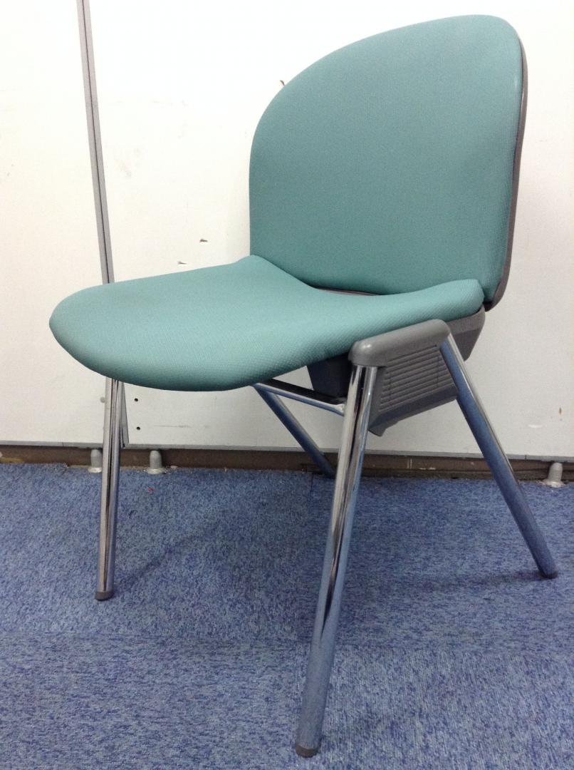 【20脚入荷】大幅な入れ替えに！重ねて収納もでき場所もとりませんよ！
                        
                                    中古
            