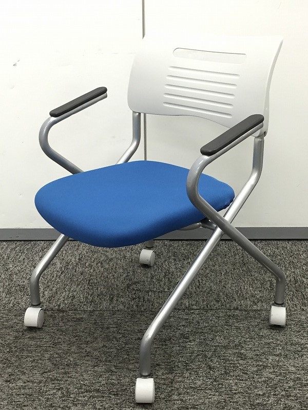 キレイなミーティングチェアが入荷！！ホワイト／ブルーで爽やかカラー！
                        
                                    中古
            