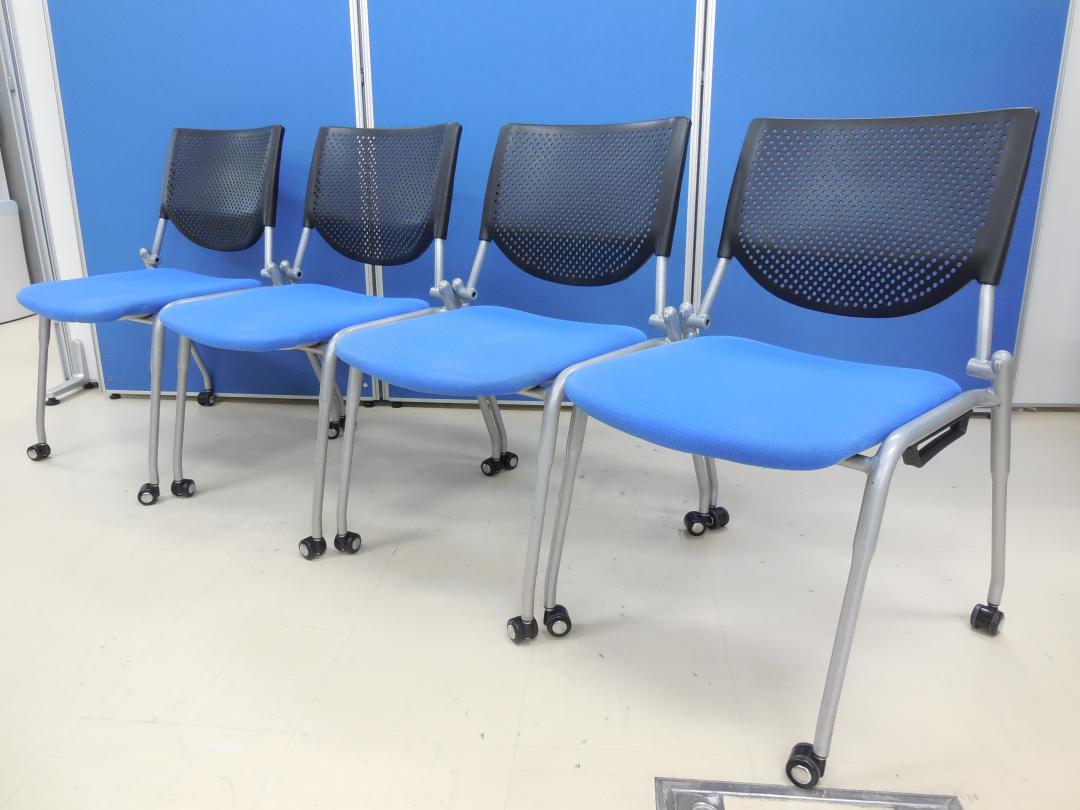 [単品購入￥21,120⇒セット購入￥19,000]岡村製作所(okamura) スタッキングチェア プロスタックシリーズ■垂直方向にスタック可能!!一番人気のブルー色です!! 
                        プロスタック
                                    中古
            