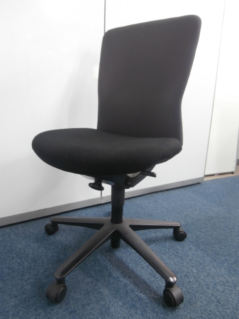 【１０脚限定入荷！！大人気のブラックのオシャレチェア！！】
                        ルディオ
                                    中古
            