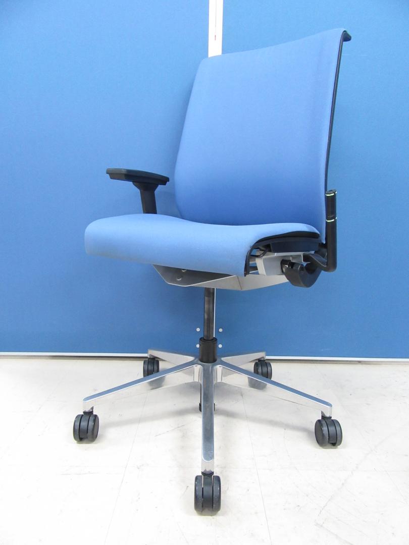 [片肘のみの為、特価価格にて!!]Leap(リープ)チェアを手掛けたSteelcase(スチールケース)社より、シンクチェア(Think)が入荷!!「座る」という行為を徹底的に追求したチェア!!軽量で導入企業様多数の人気チェアです!!※おつとめ品
                        シンクチェア
                                    中古
            