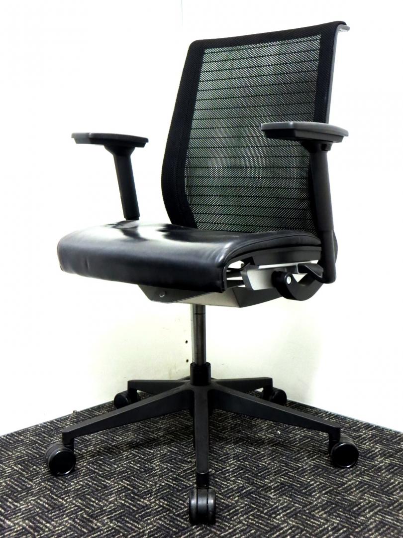 【座面状態不良の為お安く販売！】黒く光る、滑らかな革張りの座面が大人気！可動肘！人員増加や移転におすすめ！【中古オフィス家具】	
                        シンクチェア
                                    中古
            