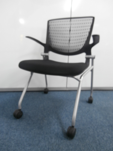 【８脚限定入荷！！ネスティングチェア！！】
                        
                                    中古
            