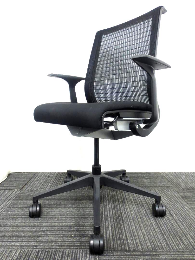 【状態特Aランク】【リープチェアで有名スチールケース（steelcase）社定番シリーズ】■肘付オフィスチェア■クッション■メッシュタイプ■座面のへたれ、タバコ臭ございません■会議用に、オフィス用に絶対オススメでございます
                        シンクチェア
                                    中古
            