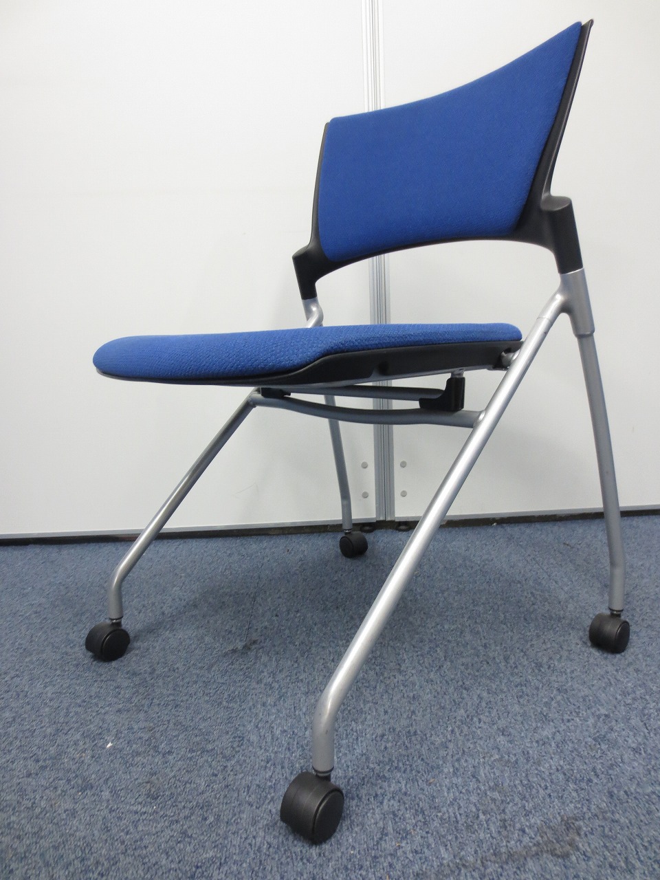 【簡単移動のミーティングチェア】軽快なデザイン性が魅力のマノスチェア！【商品入れ替えの為特別価格】
                        マノス
                                    中古
            