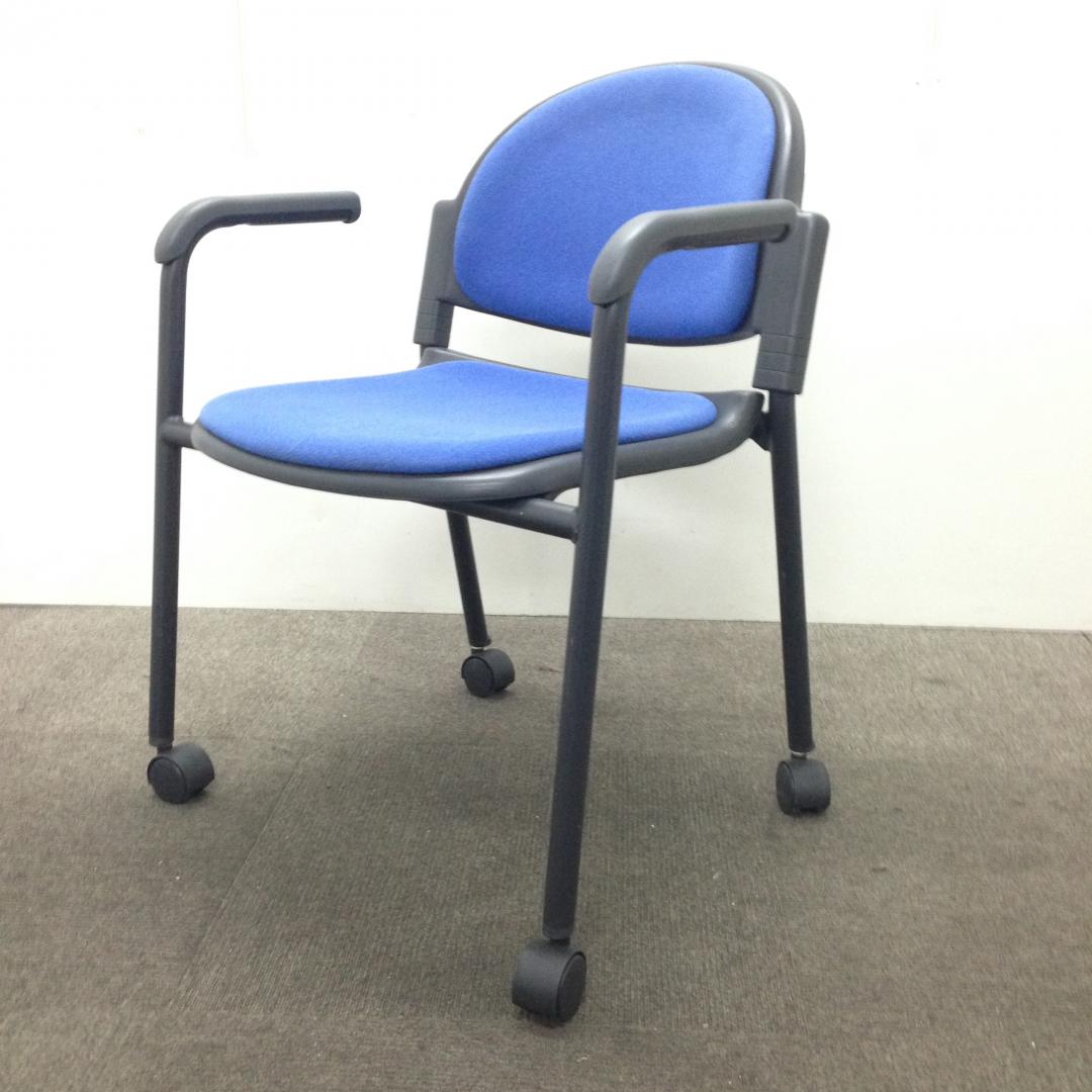 【セミナーや会議などに！】プラス製｜ブルーの肘付スタッキングチェア！
                        
                                    中古
            