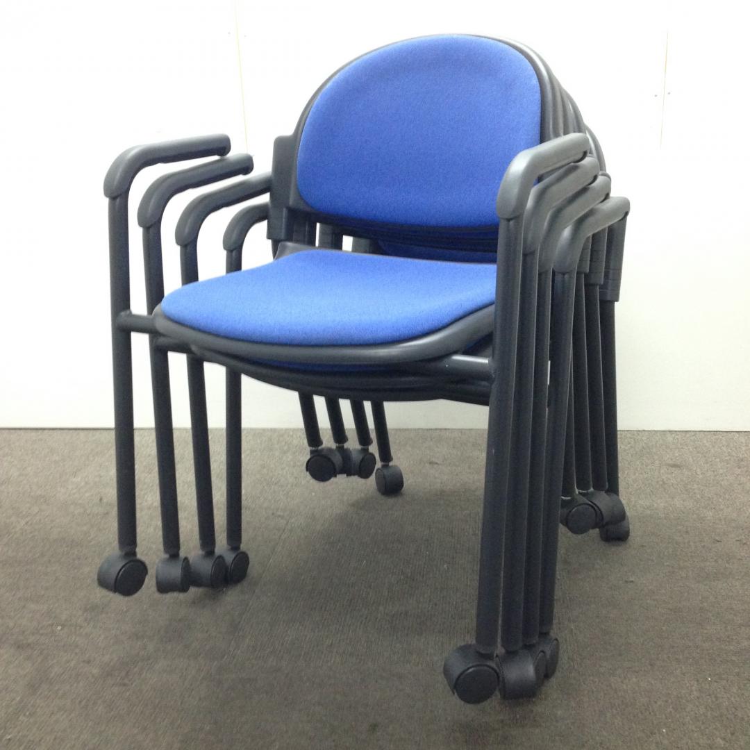 【セット商品】プラス製｜ブルーの肘付スタッキングチェア！
                        
                                    中古
            
