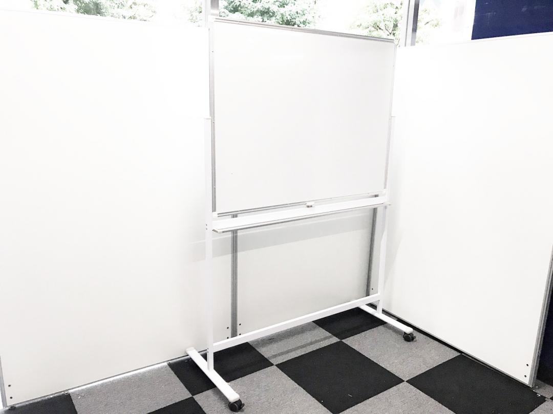 【自立式のホワイトボードが1台入荷！】幅1250㎜【キャスター付きで移動が楽々】
                        
                                    中古
            