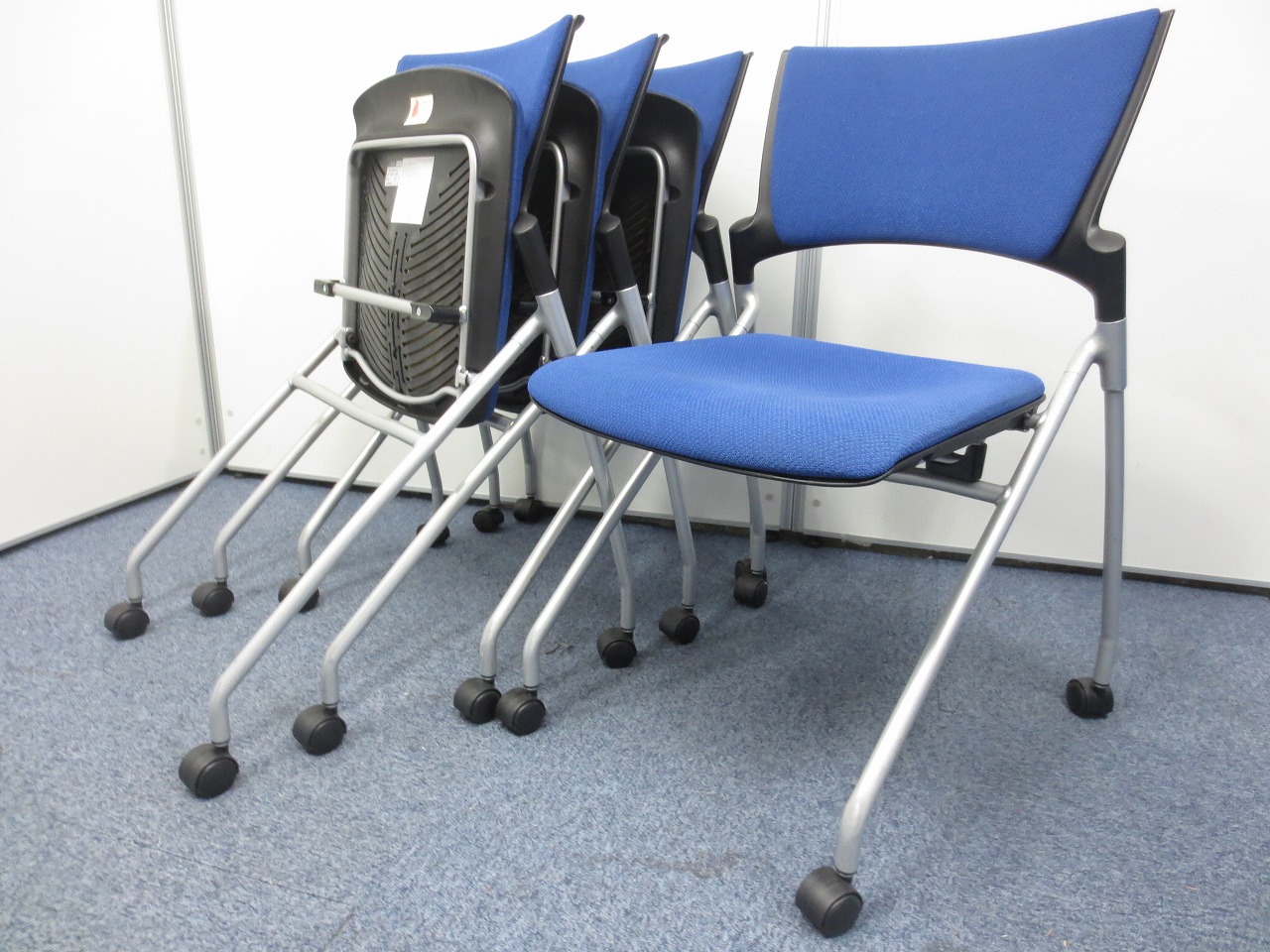 【４脚セット！！】国内メーカー商品マノスチェア！！
                        マノス
                                    中古
            