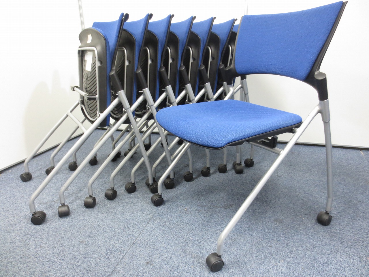 【８脚セット！！】急な会議やミーティングに簡単収納チェア！
                        マノス
                                    中古
            