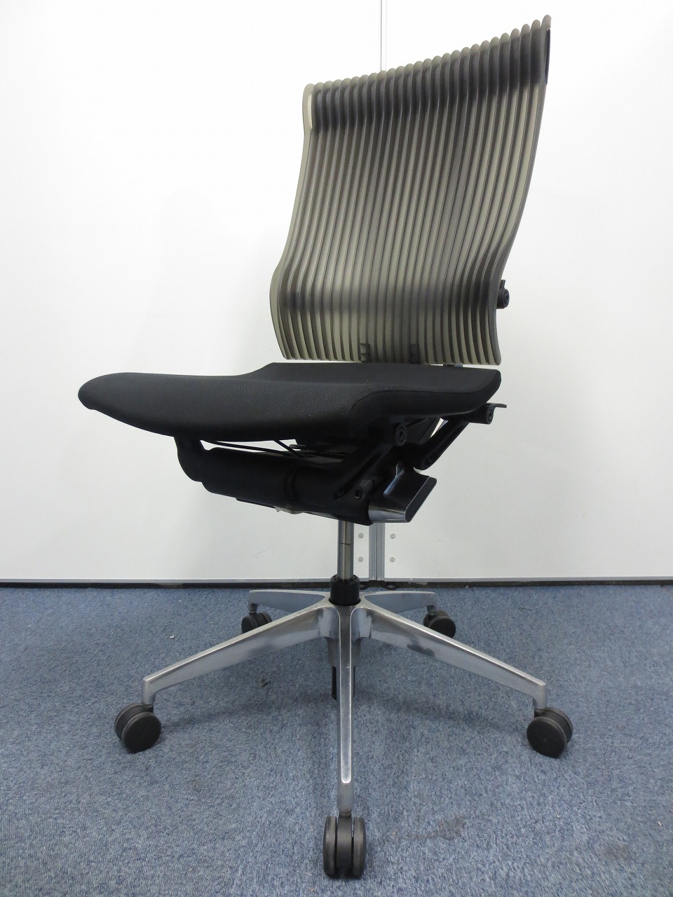 【グッドデザイン賞金賞】イトーキ製スピーナチェア
                        スピーナ
                                    中古
            