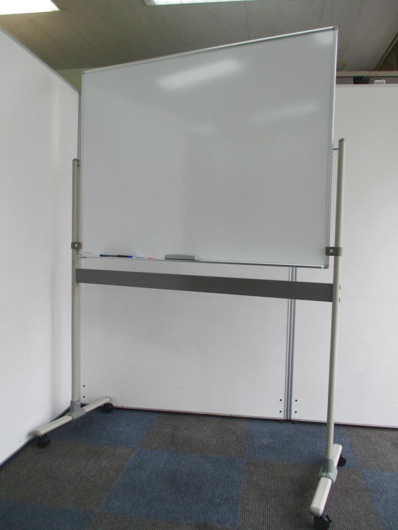 【コンパクトなホワイトボード！】片面使用となっております！【付属品あり！】
                        
                                    中古
            