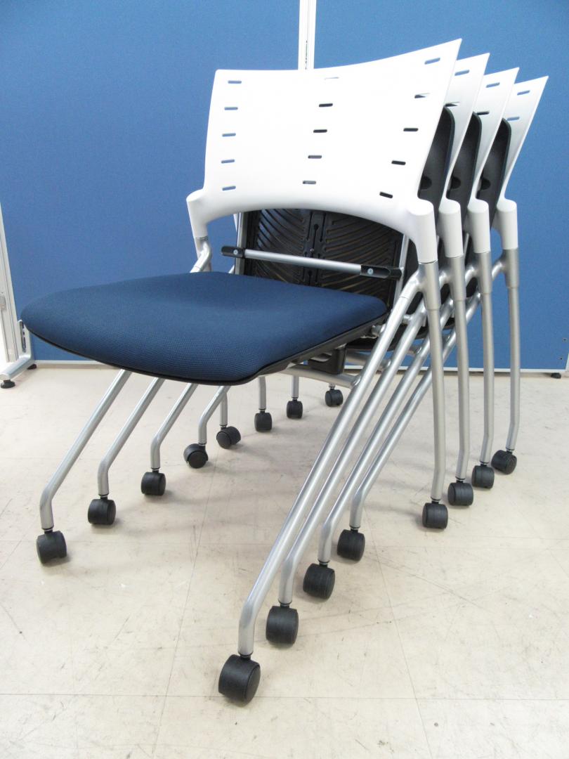 [4脚セットで2,000円お買い得!!]イトーキ(ITOKI) MANOSS(マノス)チェア ネイビーブルー(B2) 背パッド付■会議室や学習塾・研修等でのご使用におすすめです!![ネスタブル] 
                        マノス
                                    中古
            