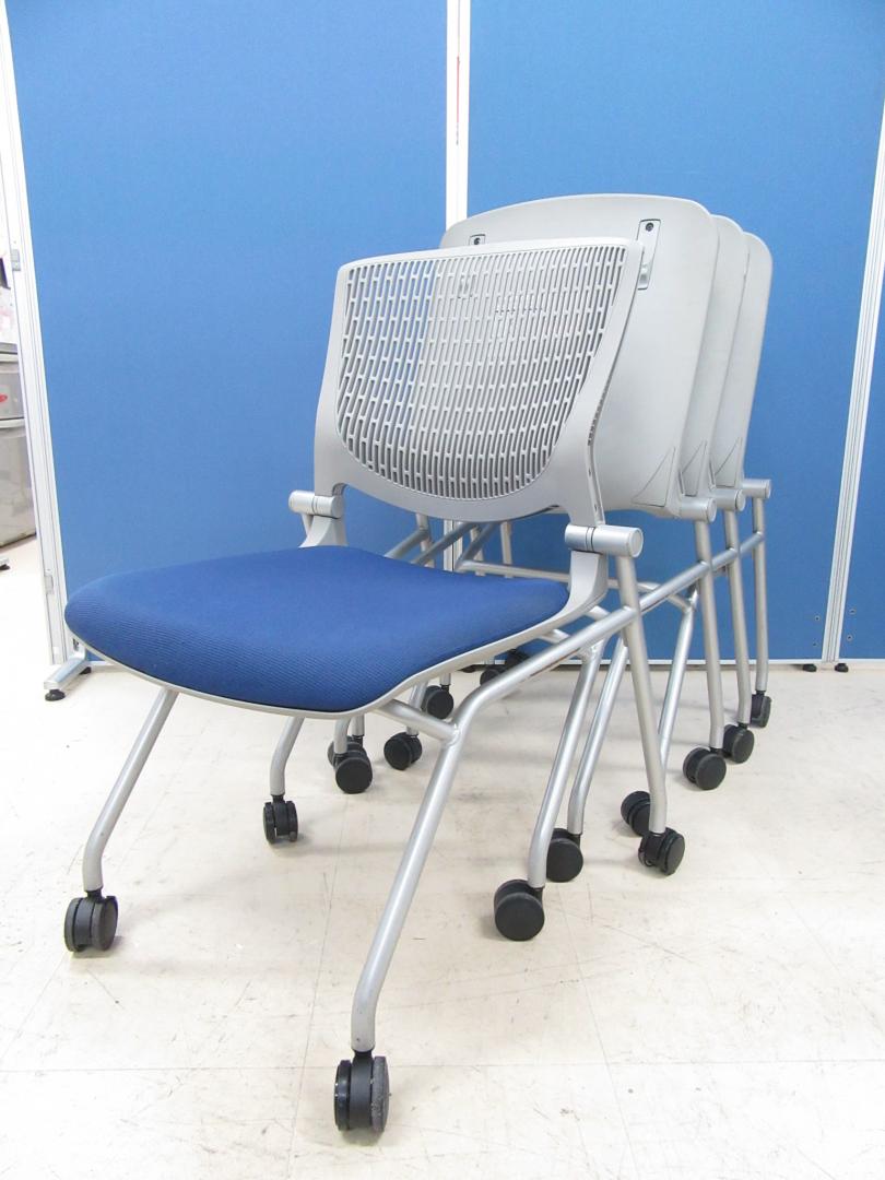 [単品購入￥28,000⇒セット購入￥26,000]岡村製作所(okamura) グラータチェア4脚セット■■デザイン性・座り心地が良く大人気のミーティングチェアです!!※キャスターのゴムカバーが欠損しております。[ネスタブル] #人気チェア
                        グラータ
                                    中古
            