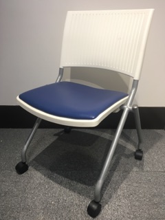 残り1脚のみ【プラス製　ネスティングチェア】
                        
                                    中古
            