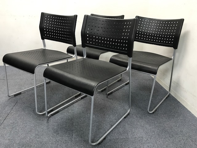 【セットでお買い得！】スタッキングチェア４脚セット｜樹脂座面｜会議室や休憩室にまとめてどうぞ！ 
                        
                                    中古
            
